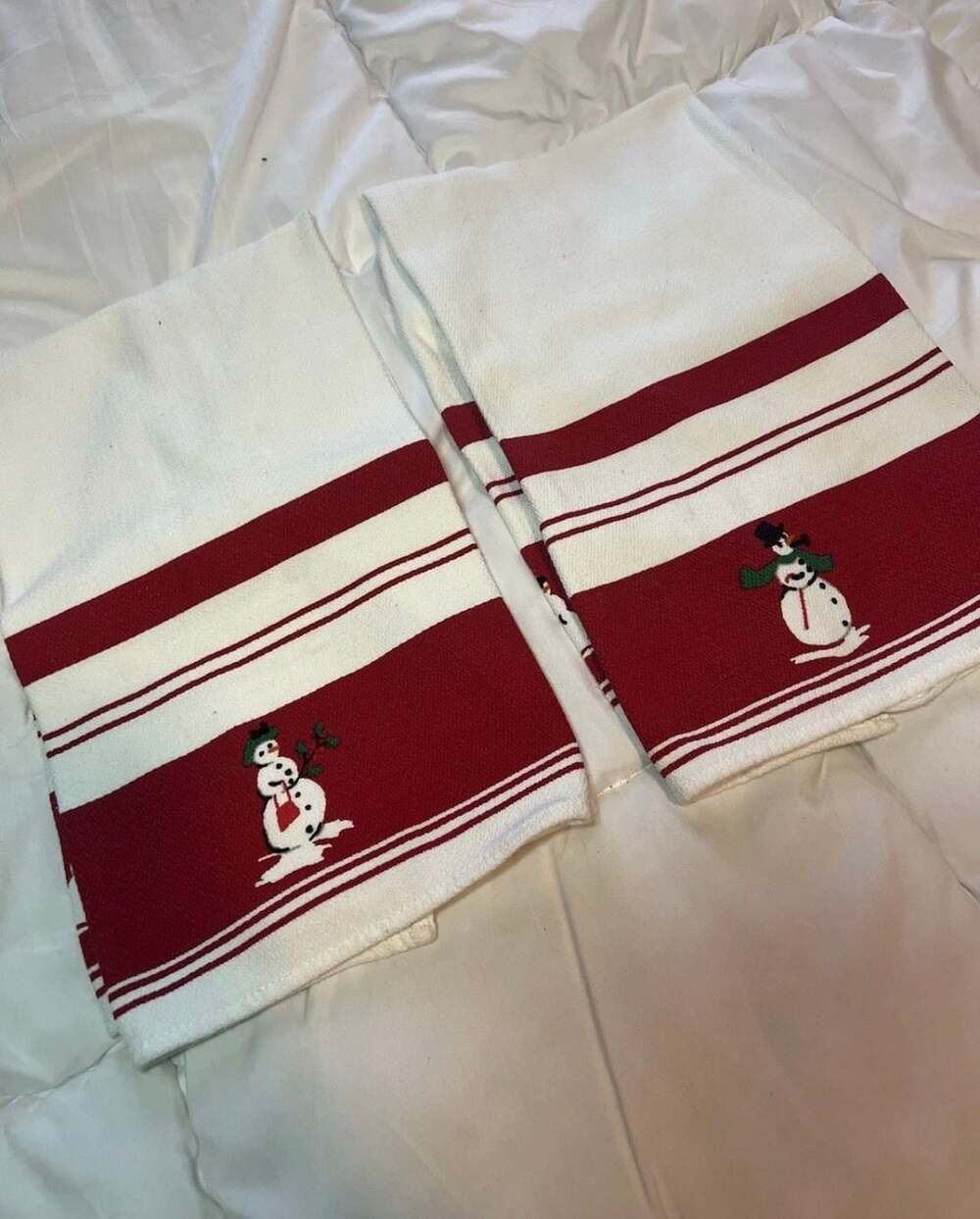 Williams-Sonoma Snowman Christmas Tea Towel Size 19x29 White Red Cotton